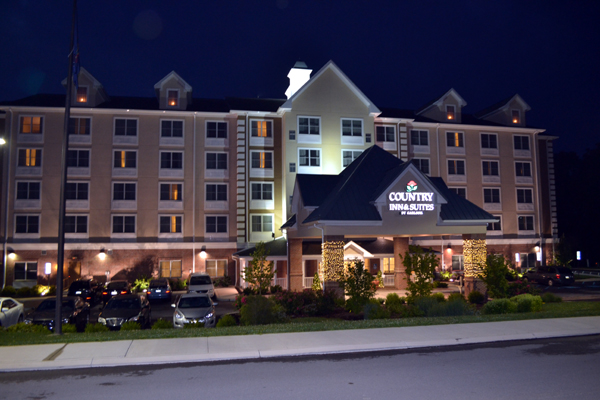 country-inn-&-suites-state-college-night-outside