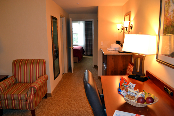 country-inn-&-suites-state-college-room-from-door