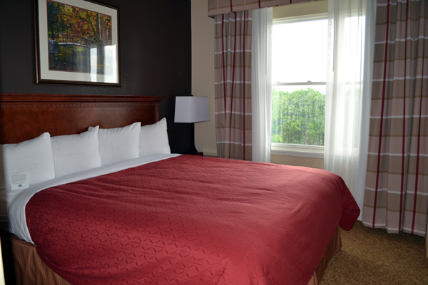 country-inn-&-suites-state-college-suite-bedroom