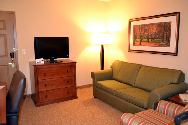 country-inn-&-suites-state-college-suite-living-room